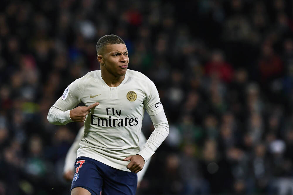 梅开二度，意甲官方：恩昆库当选米兰3-0维罗纳全场最佳球员